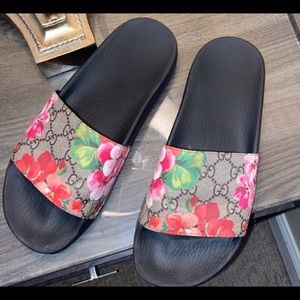 Gucci slides size 39